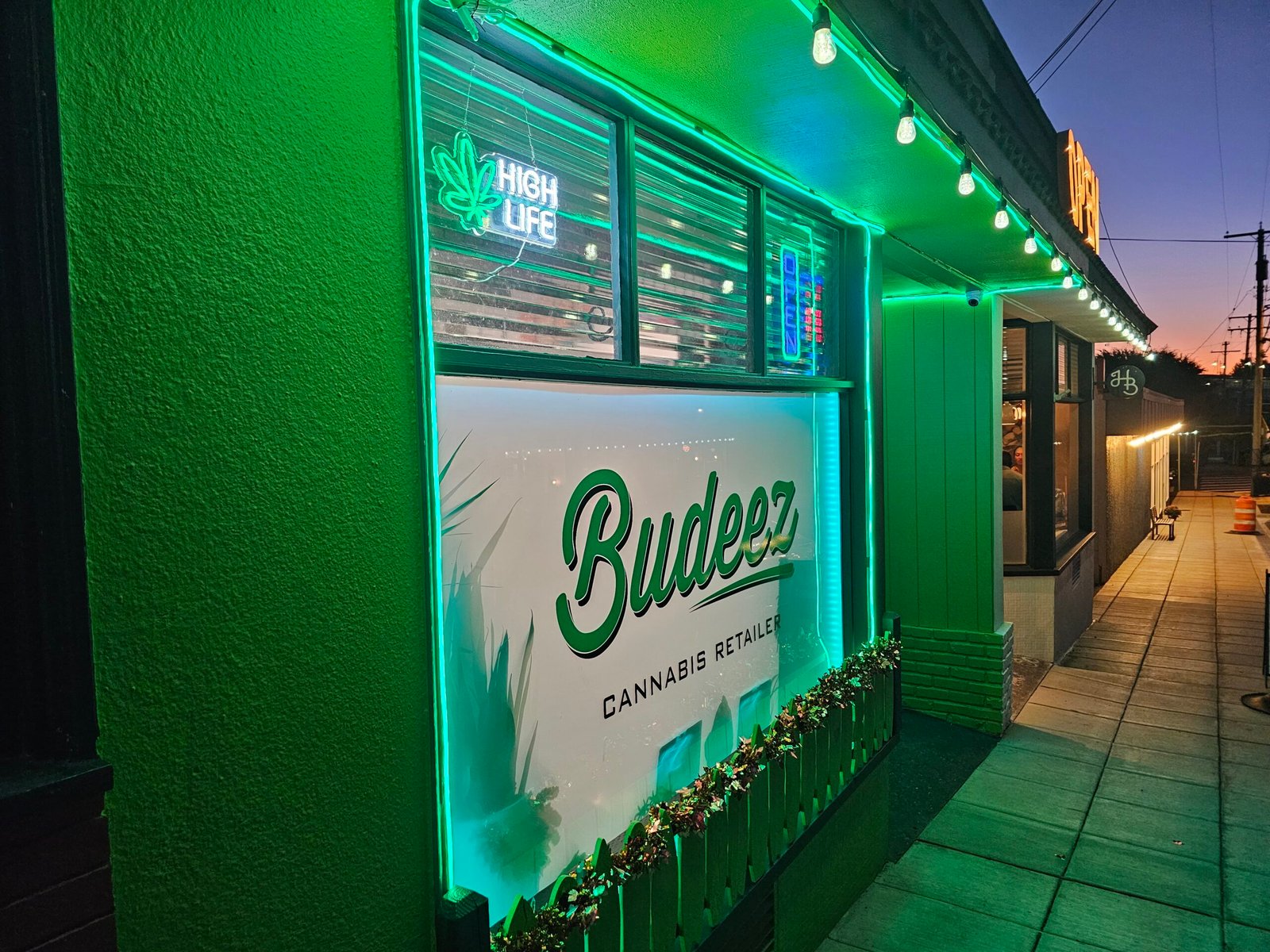 New 2023 Budeez Storefront Pic Night Shot Manette Bridge Downtown Neighborhood Manette Saloon Hound and Bottle Paul's Flowers Khai Soi Boat Shed